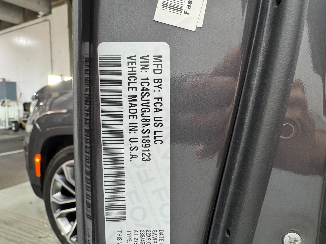 Jeep Grand Wagoneer Vehicle Full-screen Gallery Image 37