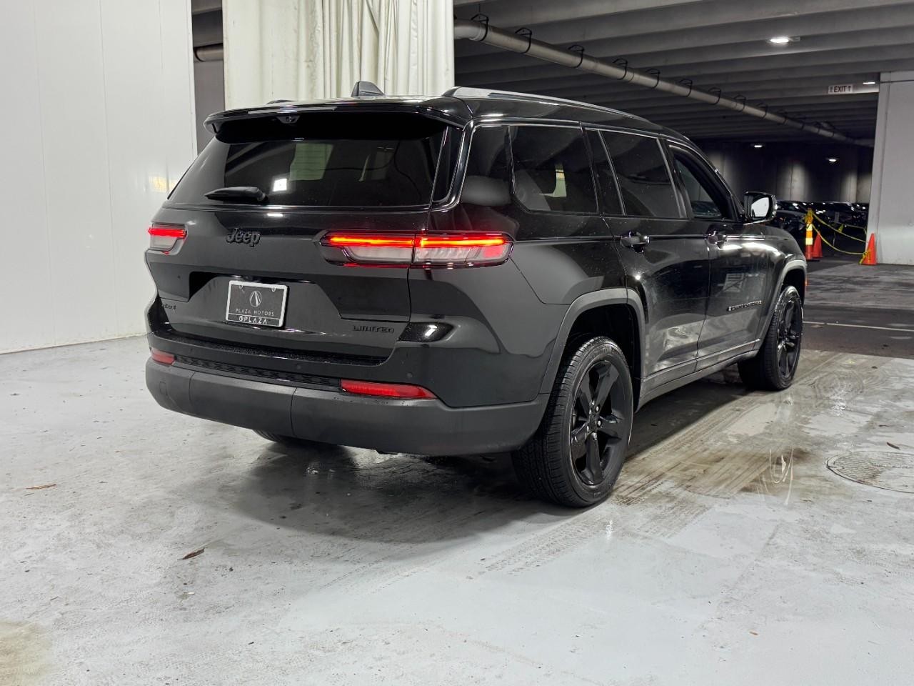Jeep Grand Cherokee L Vehicle Full-screen Gallery Image 4