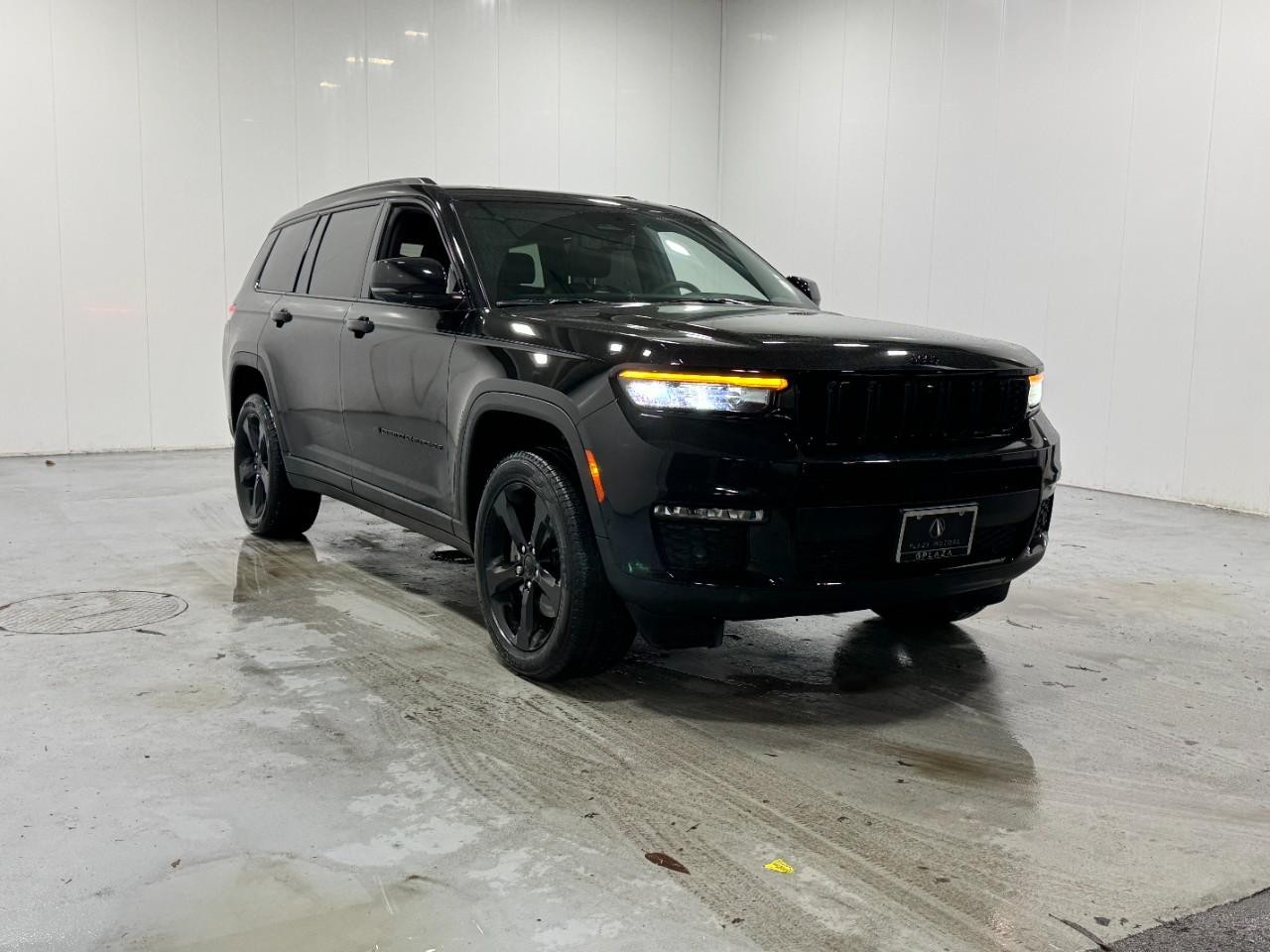 Jeep Grand Cherokee L Vehicle Full-screen Gallery Image 6