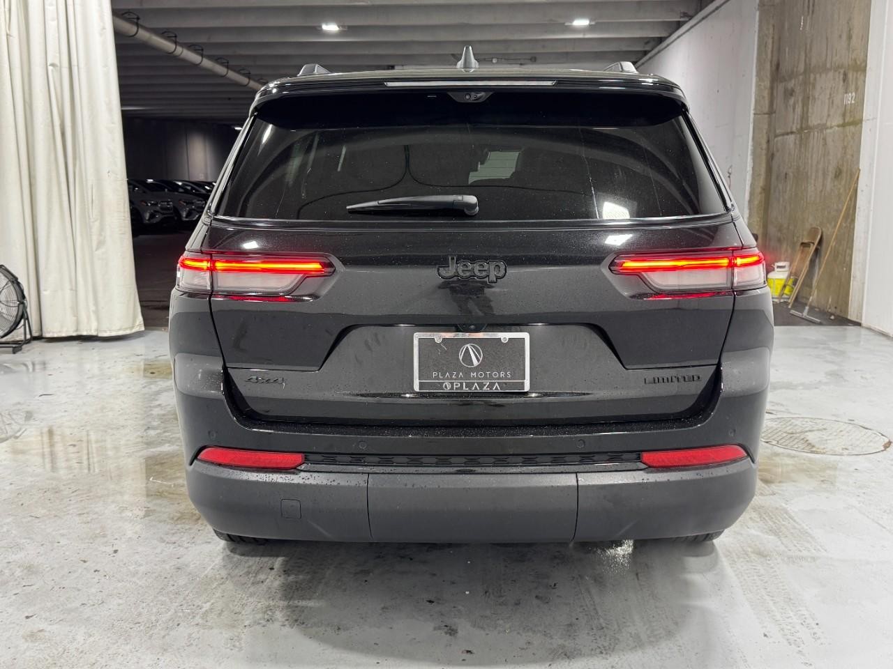 Jeep Grand Cherokee L Vehicle Full-screen Gallery Image 10