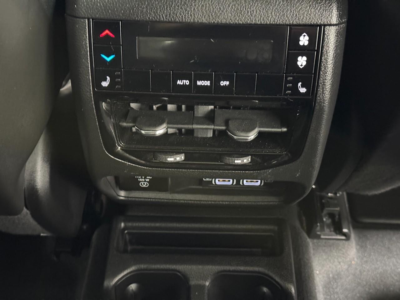 Jeep Grand Cherokee L Vehicle Full-screen Gallery Image 13