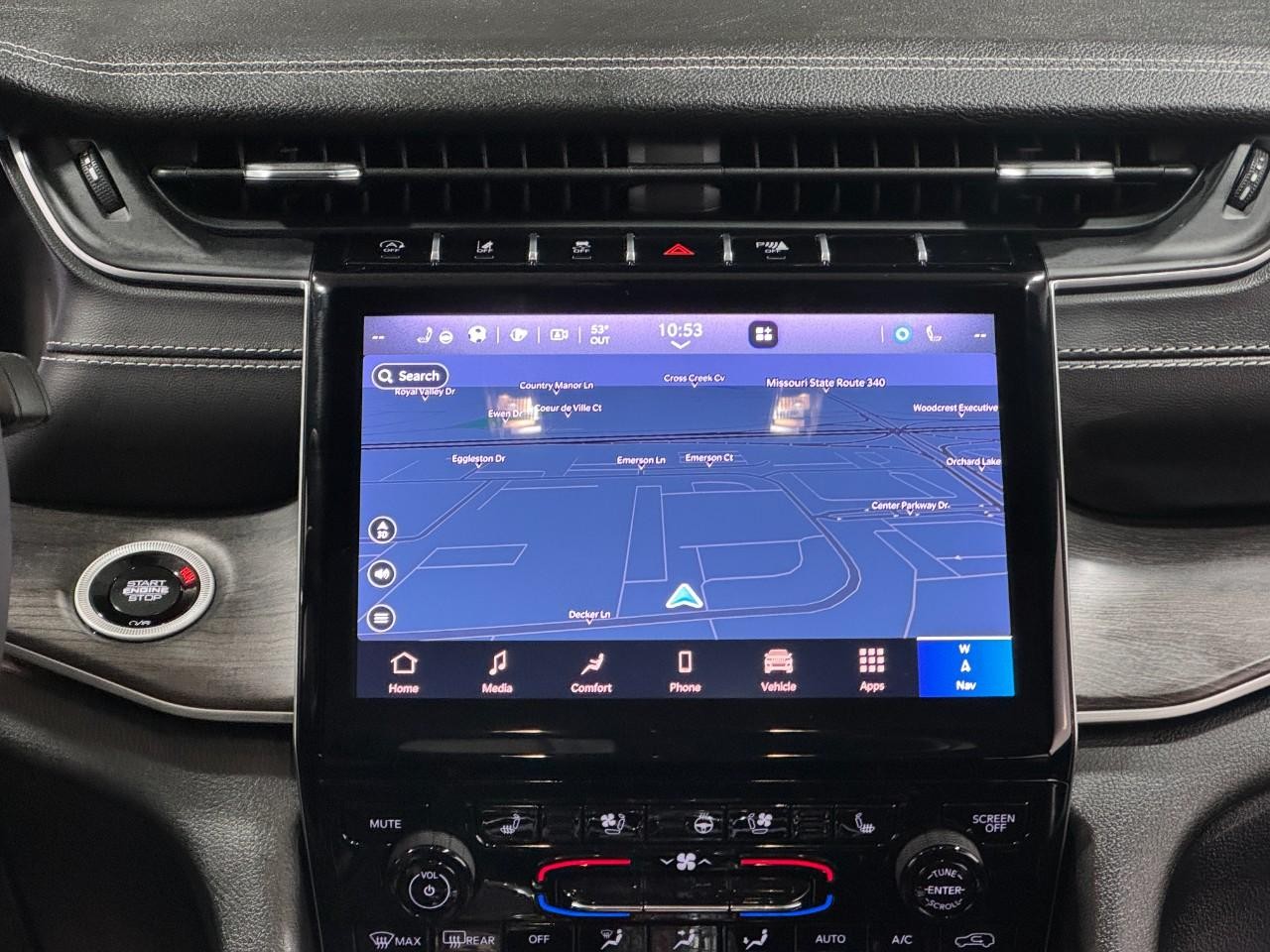 Jeep Grand Cherokee L Vehicle Full-screen Gallery Image 16