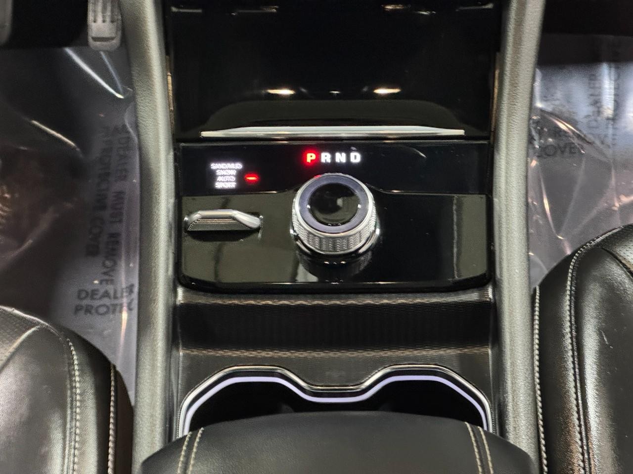 Jeep Grand Cherokee L Vehicle Full-screen Gallery Image 18