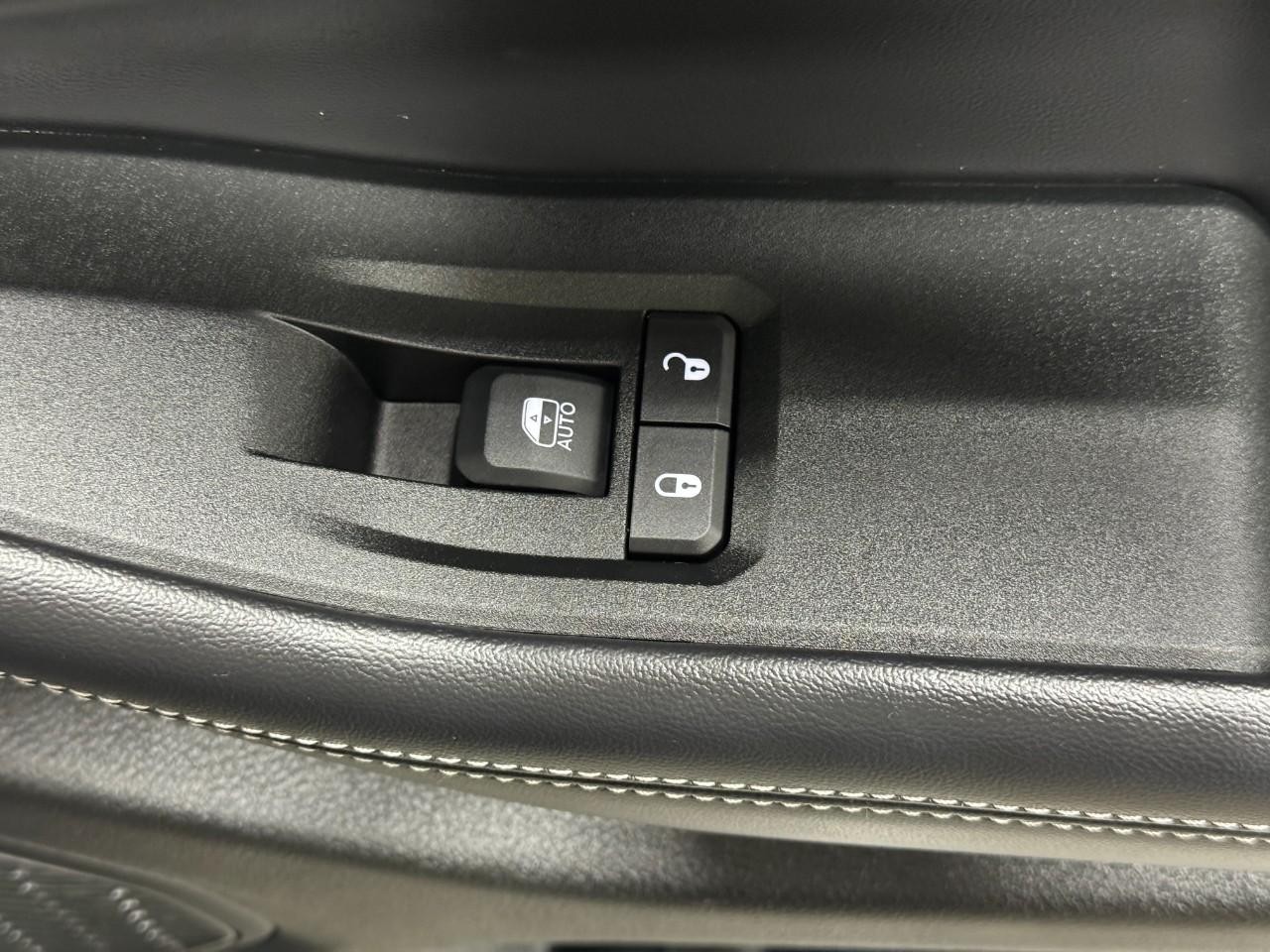 Jeep Grand Cherokee L Vehicle Full-screen Gallery Image 23