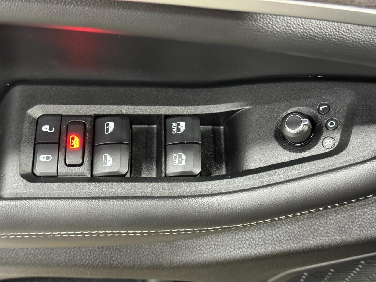 Jeep Grand Cherokee L Vehicle Full-screen Gallery Image 25