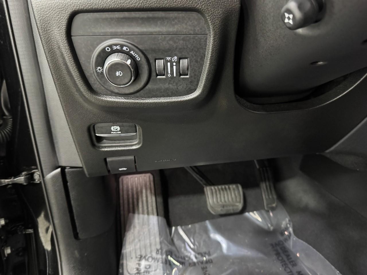 Jeep Grand Cherokee L Vehicle Full-screen Gallery Image 29