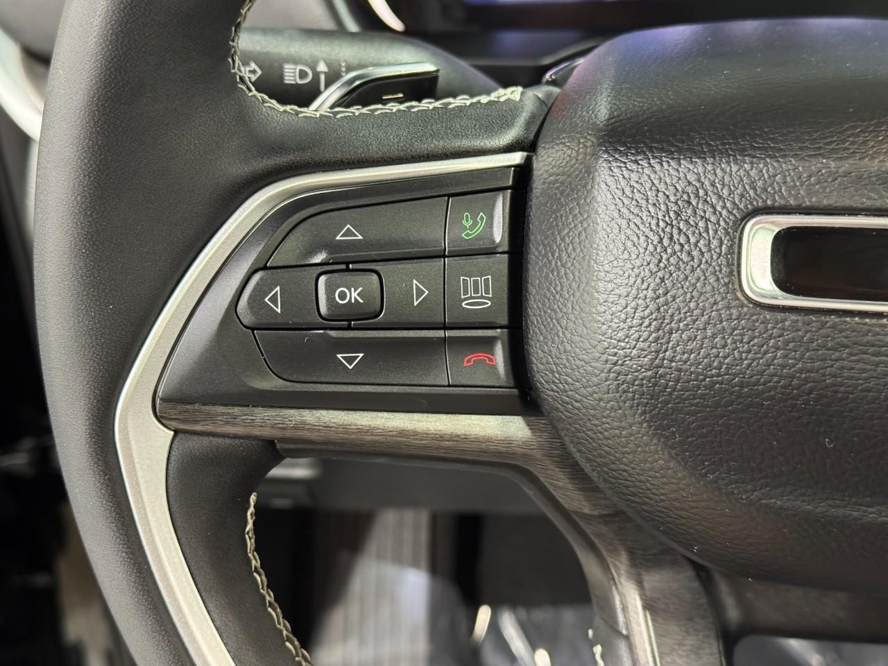 Jeep Grand Cherokee L Vehicle Full-screen Gallery Image 30