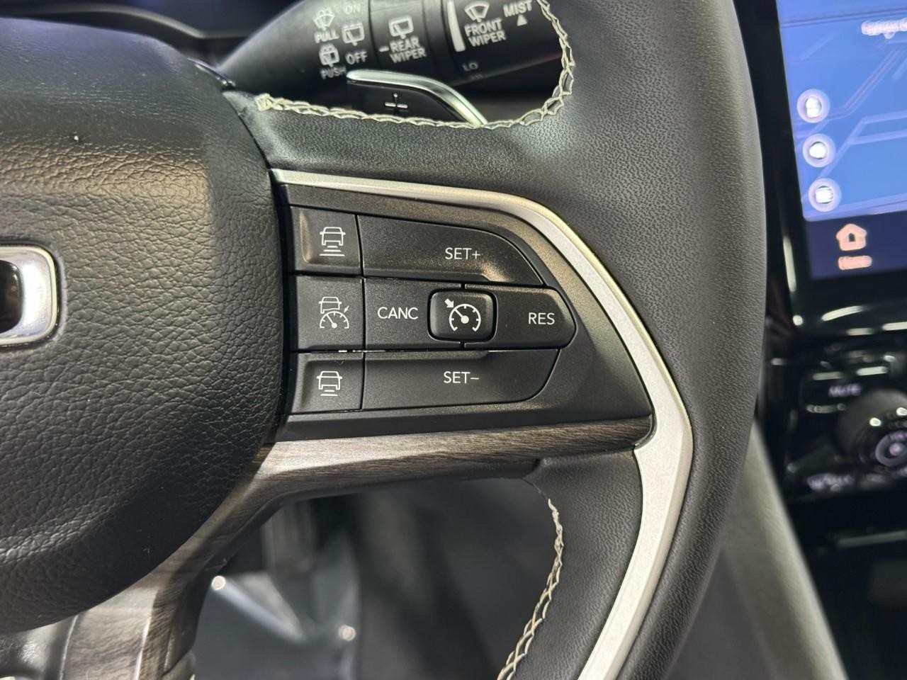 Jeep Grand Cherokee L Vehicle Full-screen Gallery Image 31