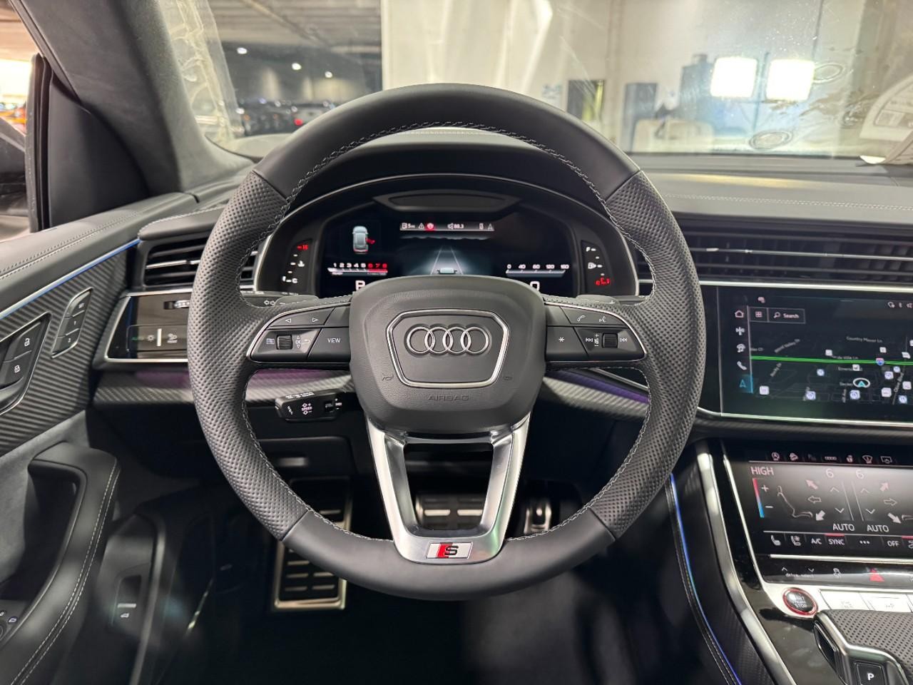 Audi SQ8 Vehicle Full-screen Gallery Image 15