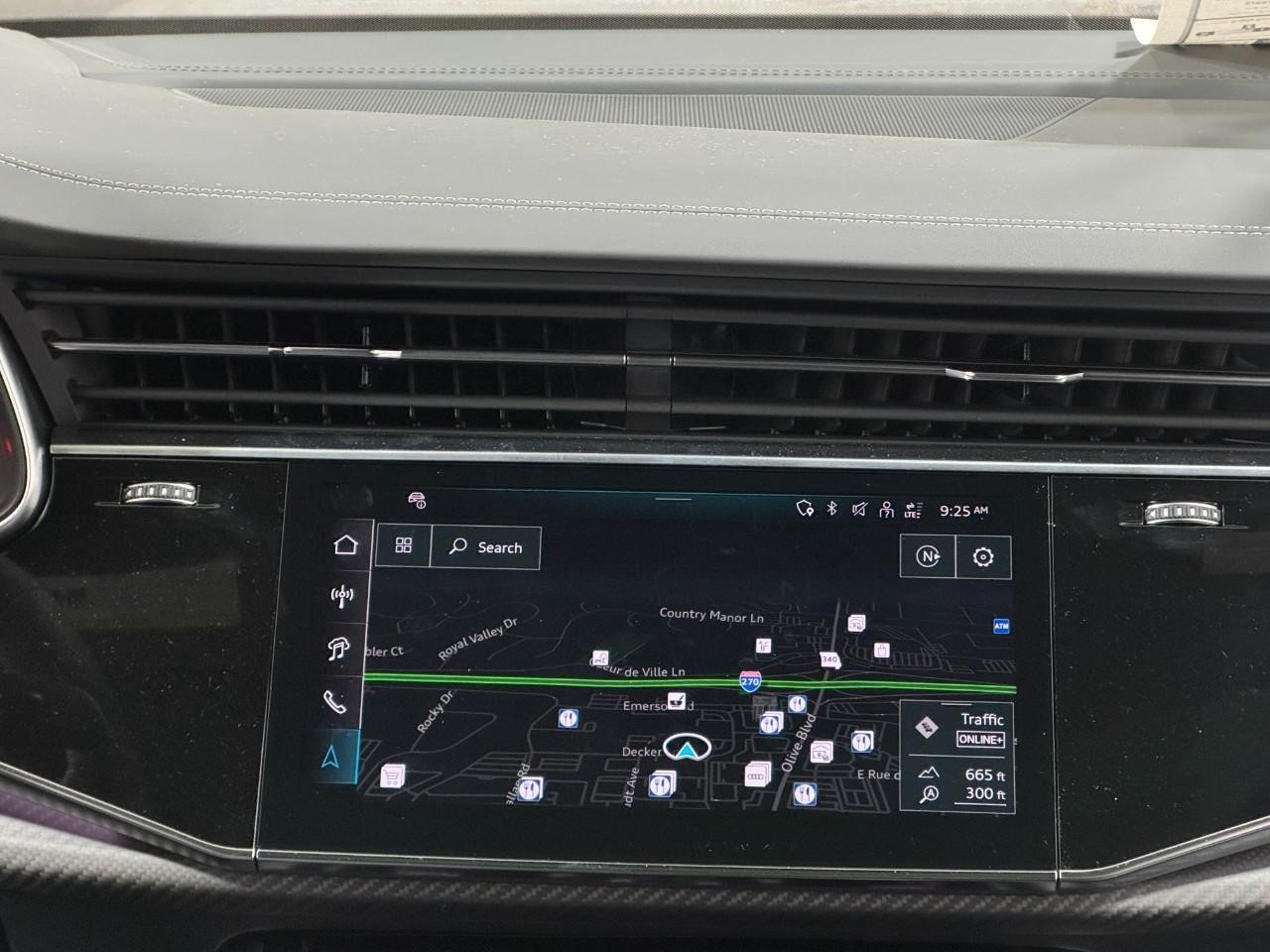 Audi SQ8 Vehicle Full-screen Gallery Image 16