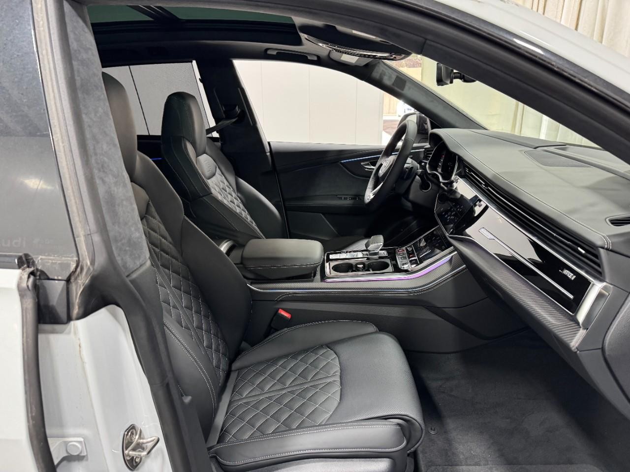 Audi SQ8 Vehicle Full-screen Gallery Image 20
