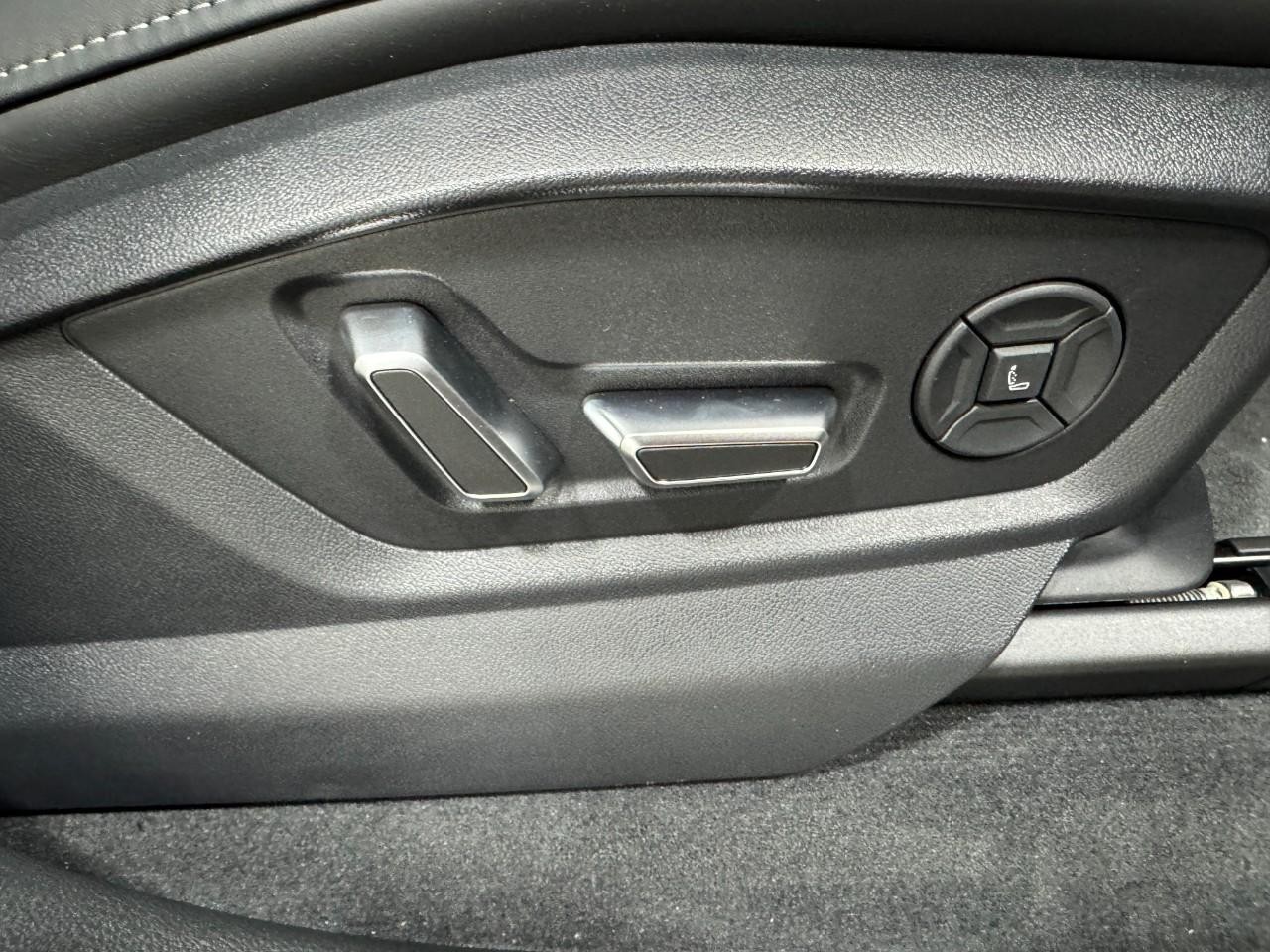 Audi SQ8 Vehicle Full-screen Gallery Image 22