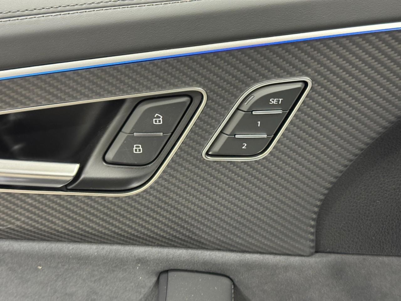 Audi SQ8 Vehicle Full-screen Gallery Image 25