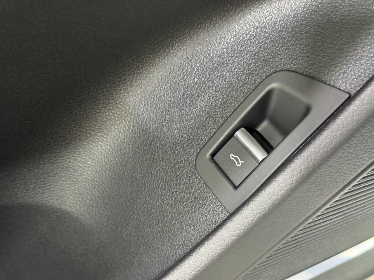 Audi SQ8 Vehicle Full-screen Gallery Image 27