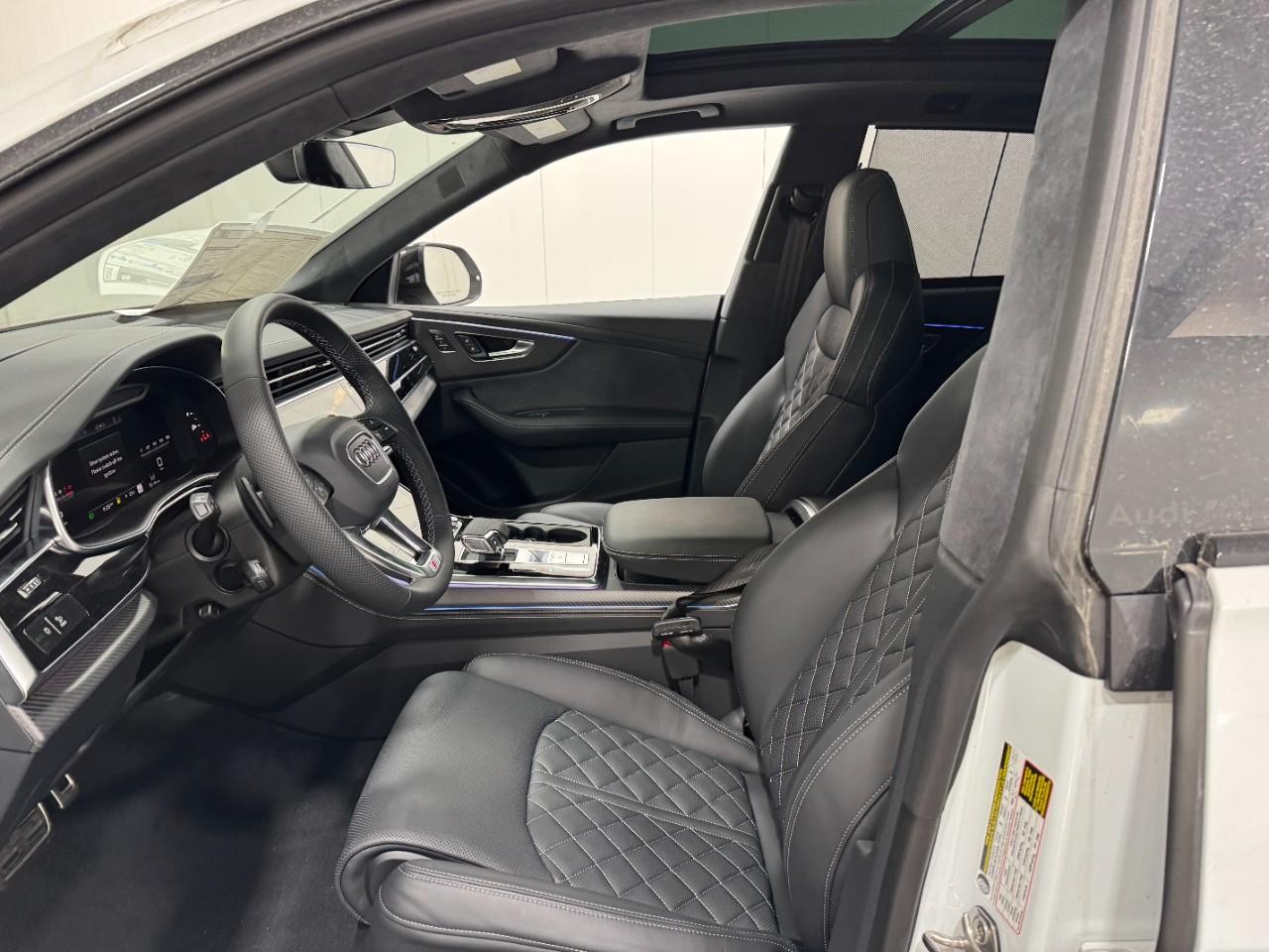 Audi SQ8 Vehicle Full-screen Gallery Image 29