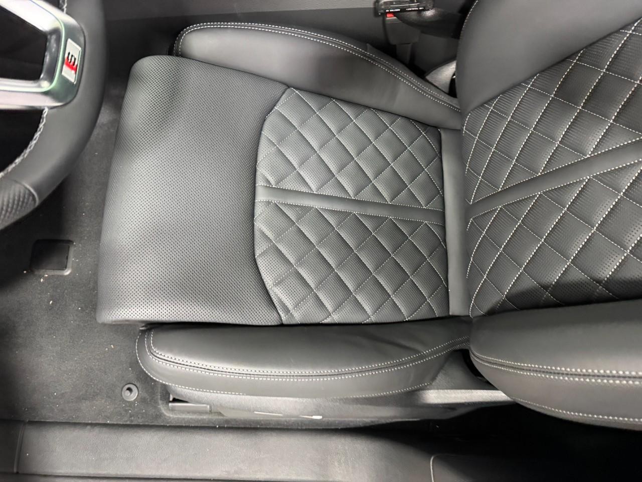 Audi SQ8 Vehicle Full-screen Gallery Image 30