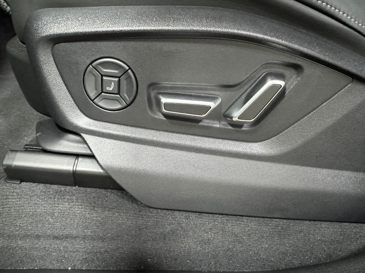 Audi SQ8 Vehicle Full-screen Gallery Image 31