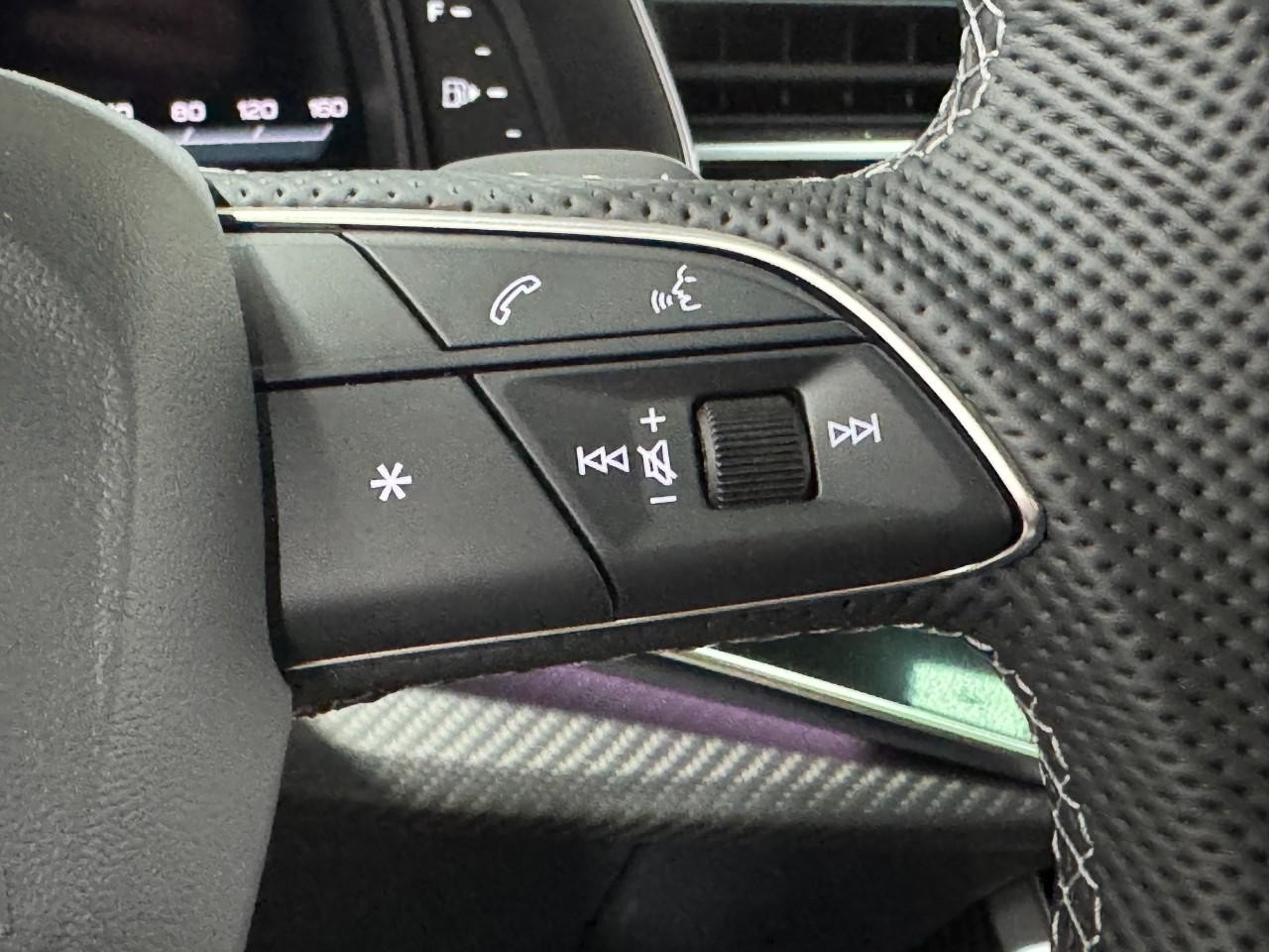 Audi SQ8 Vehicle Full-screen Gallery Image 35