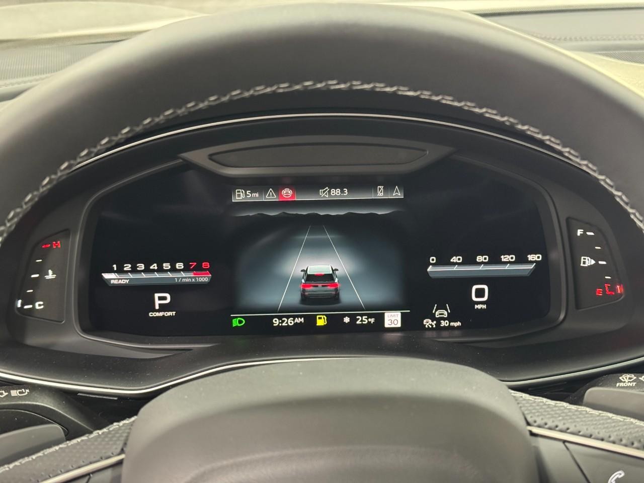 Audi SQ8 Vehicle Full-screen Gallery Image 36