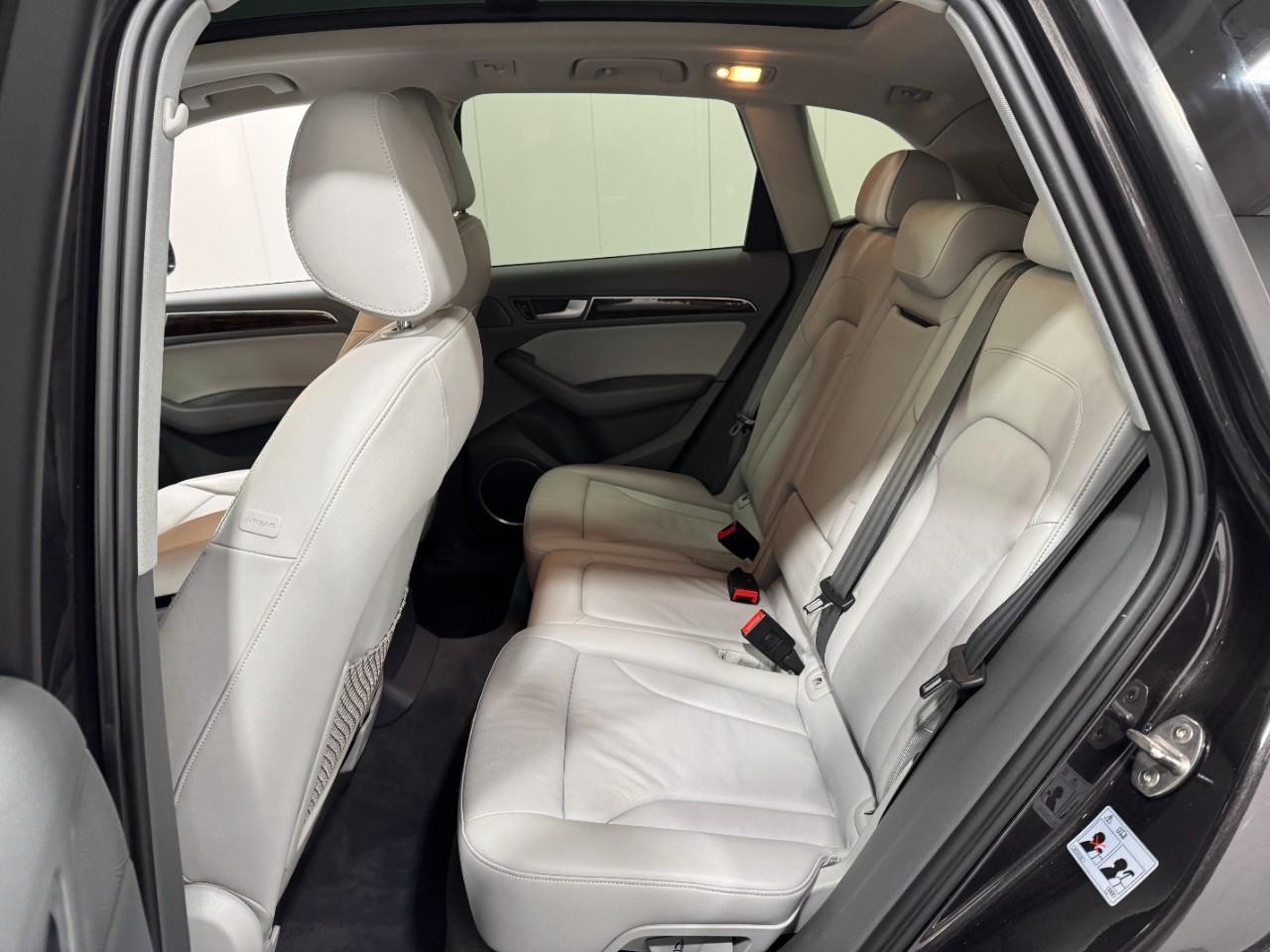 Audi Q5 Vehicle Full-screen Gallery Image 8