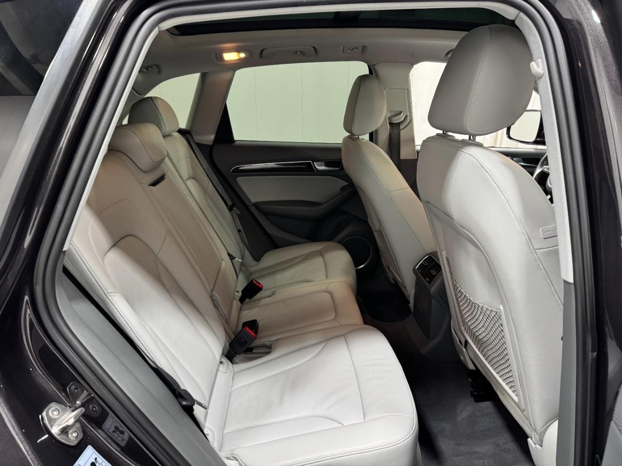 Audi Q5 Vehicle Full-screen Gallery Image 10