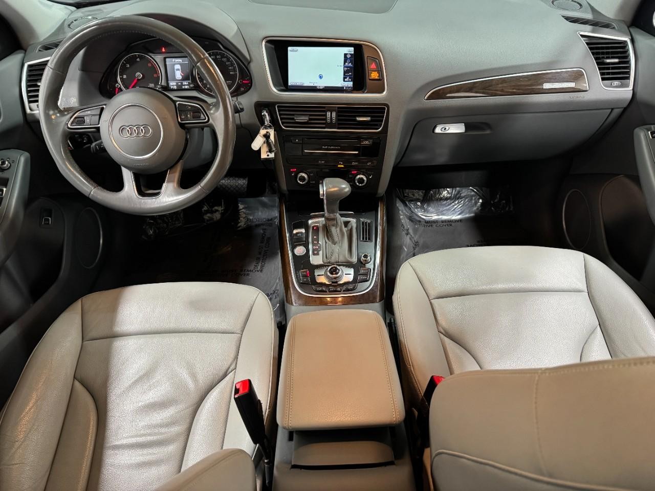 Audi Q5 Vehicle Full-screen Gallery Image 12