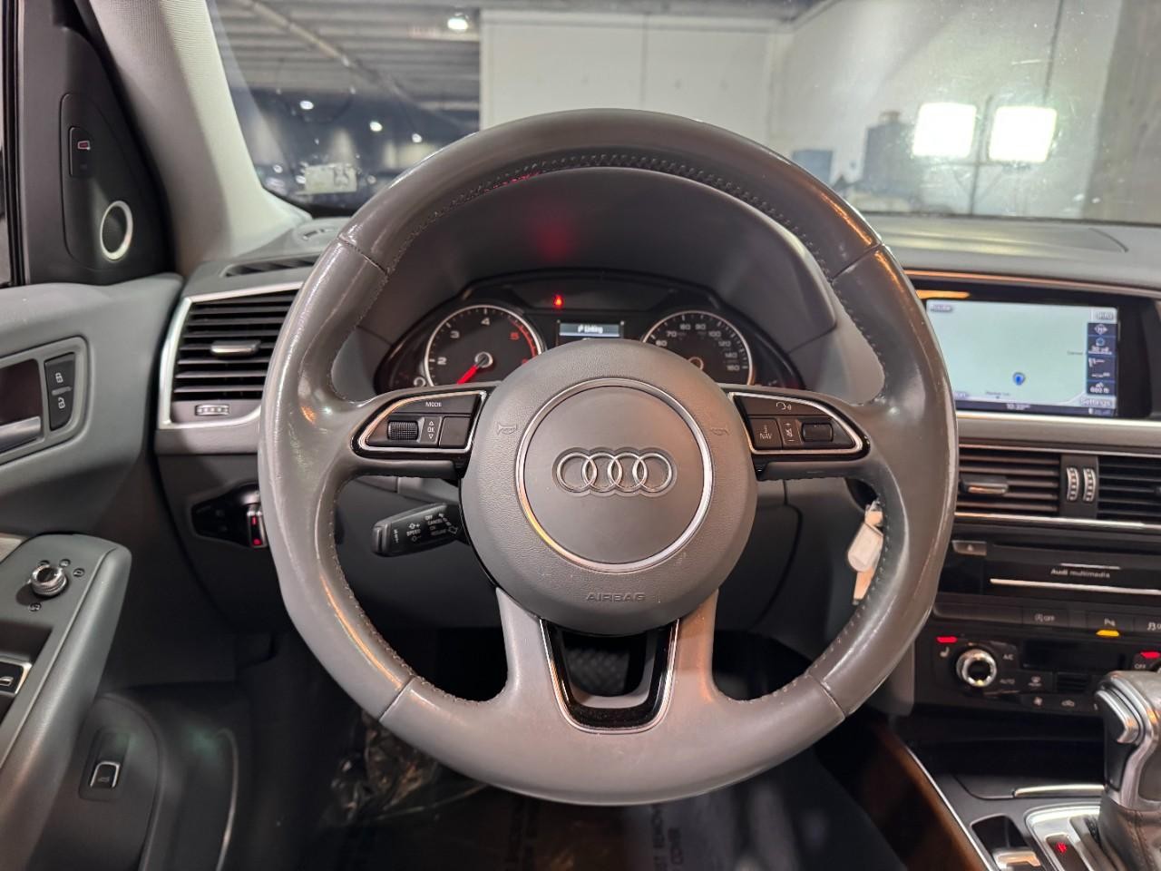 Audi Q5 Vehicle Full-screen Gallery Image 13