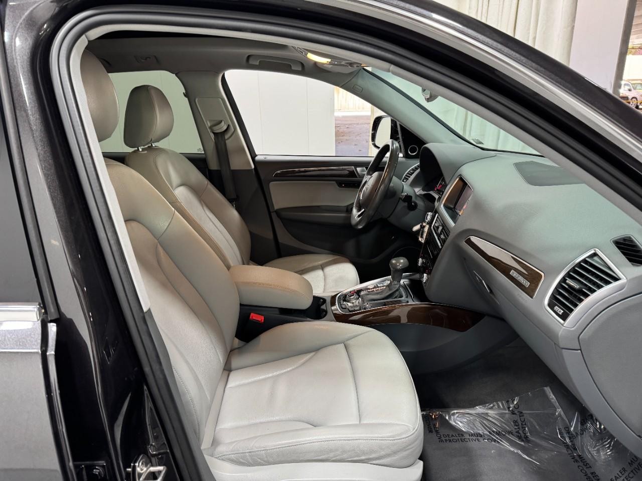 Audi Q5 Vehicle Full-screen Gallery Image 18