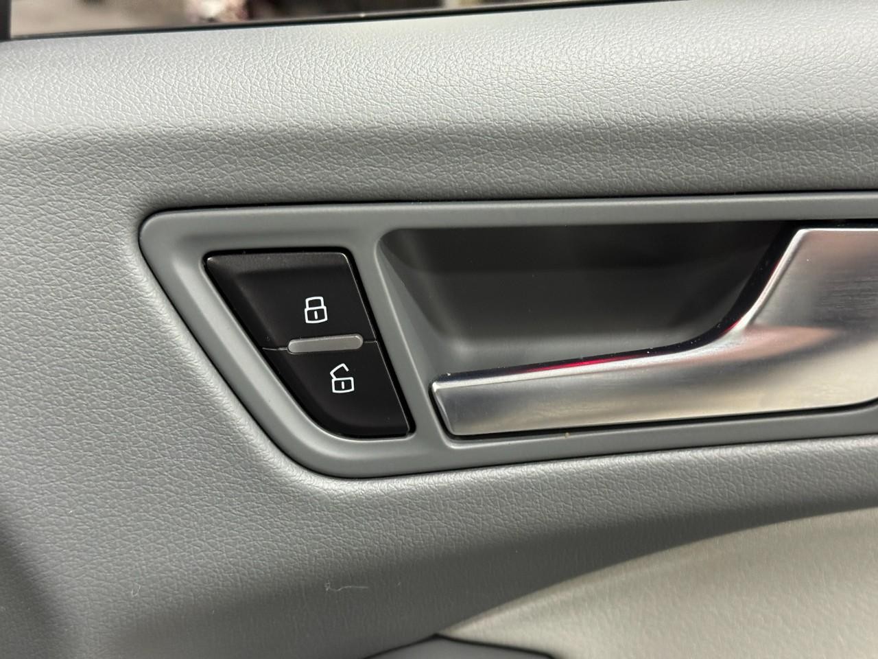 Audi Q5 Vehicle Full-screen Gallery Image 21