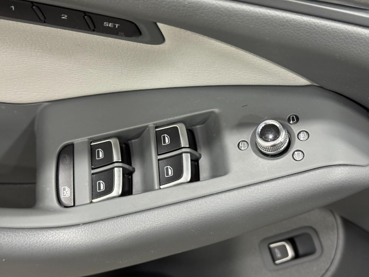 Audi Q5 Vehicle Full-screen Gallery Image 25