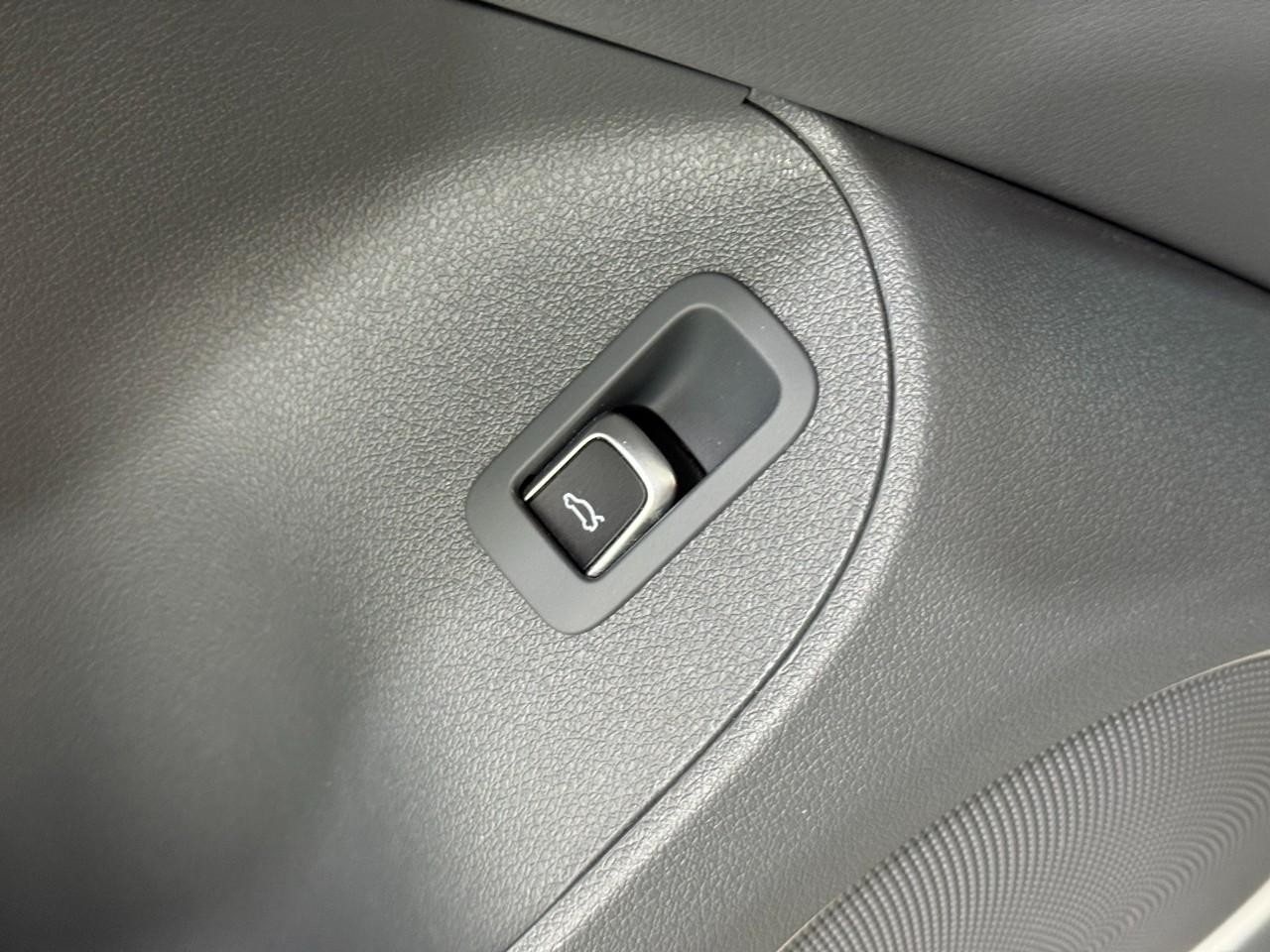 Audi Q5 Vehicle Full-screen Gallery Image 26