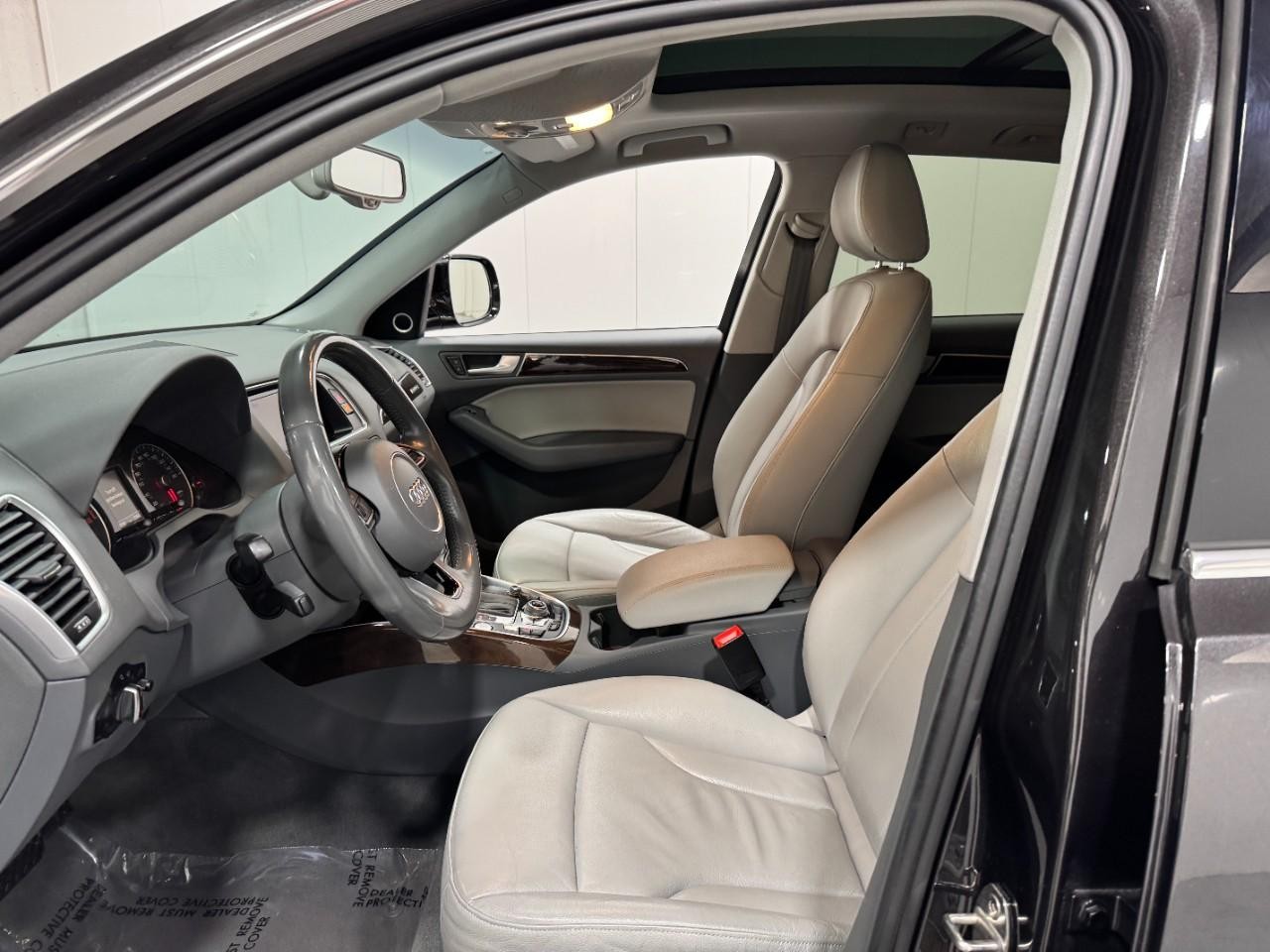 Audi Q5 Vehicle Full-screen Gallery Image 27