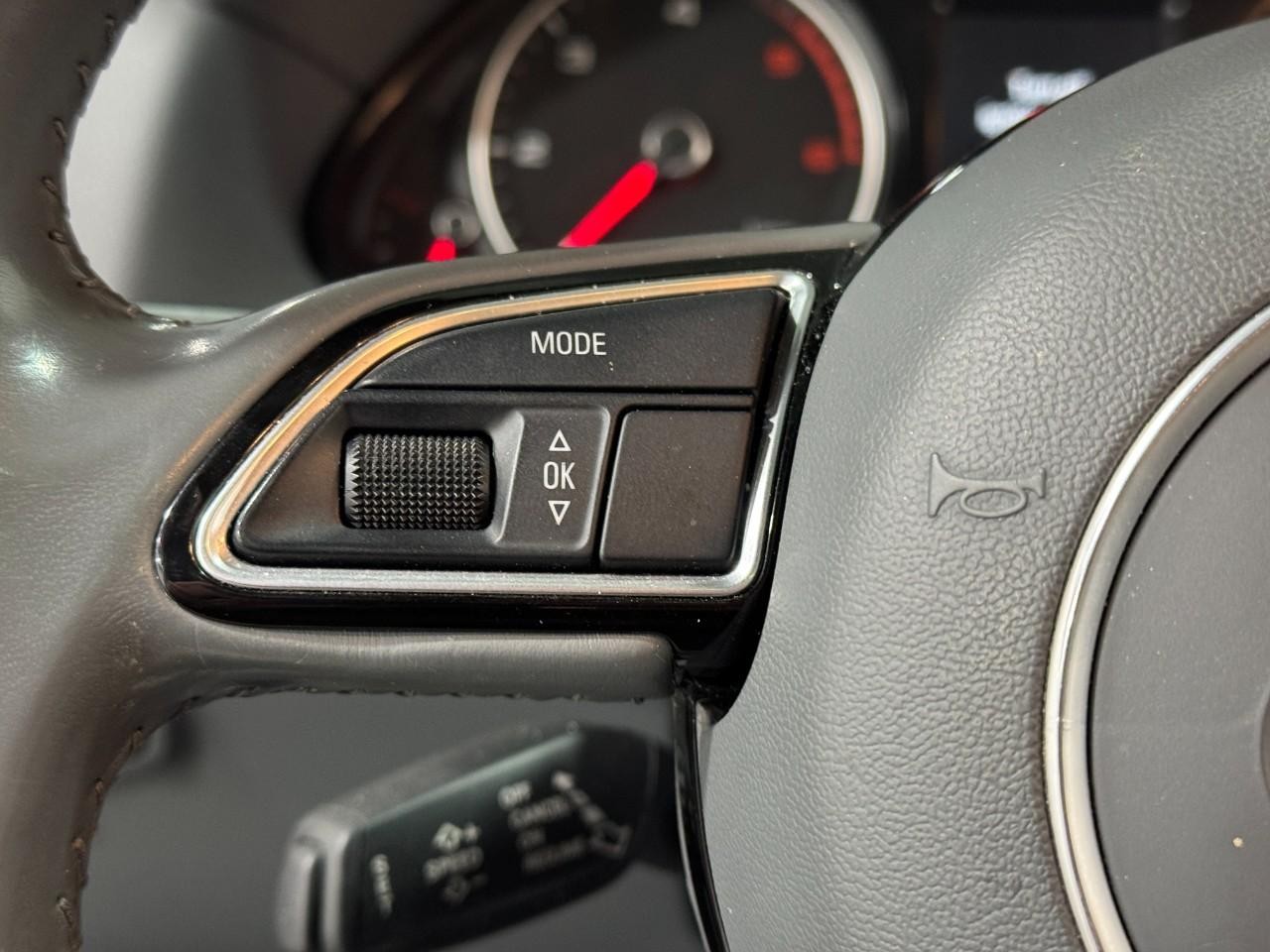 Audi Q5 Vehicle Full-screen Gallery Image 32