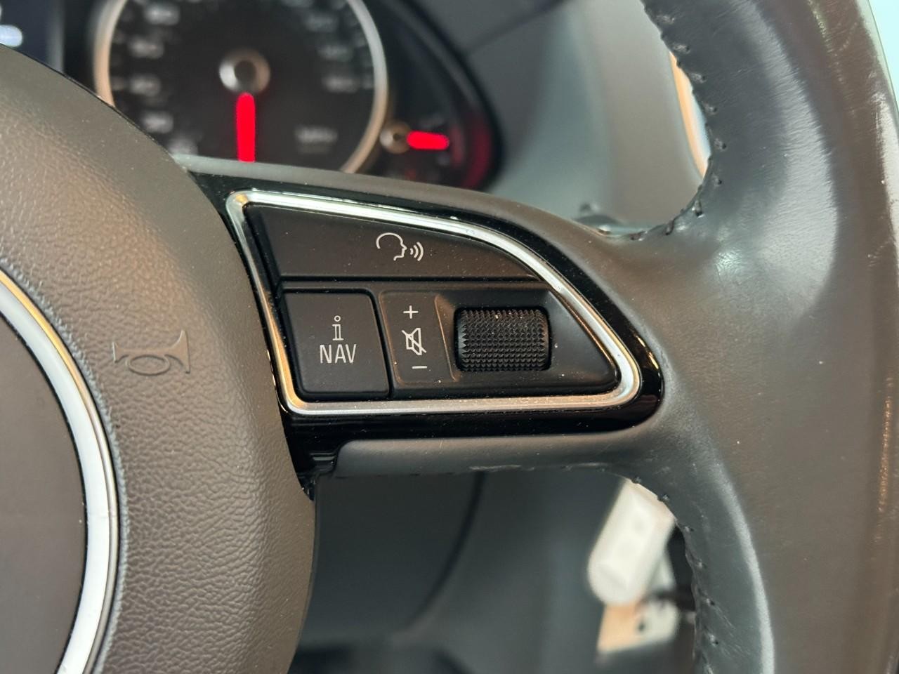 Audi Q5 Vehicle Full-screen Gallery Image 33