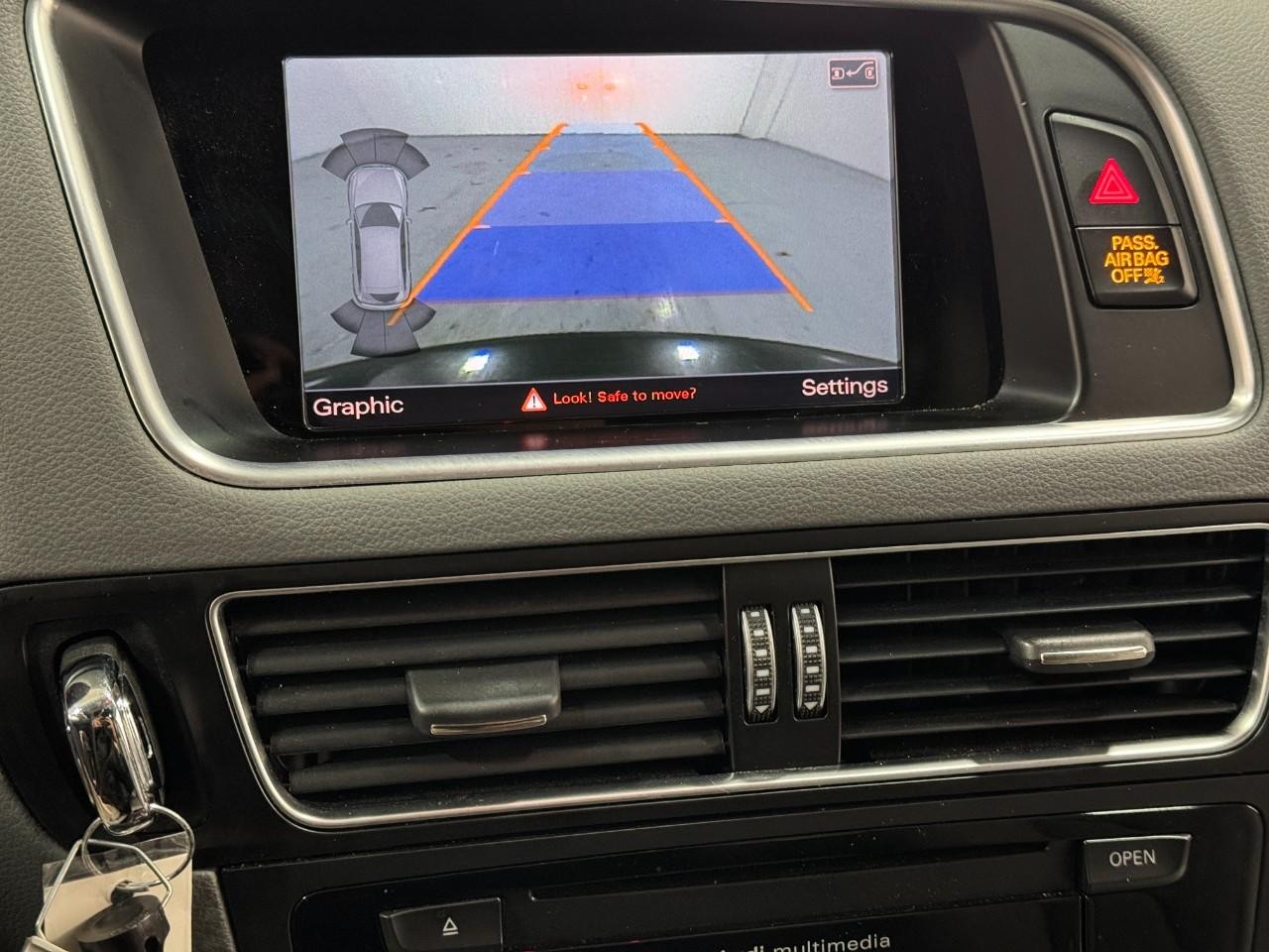 Audi Q5 Vehicle Full-screen Gallery Image 35