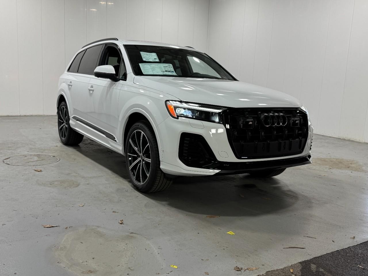 Audi Q7 Vehicle Full-screen Gallery Image 6