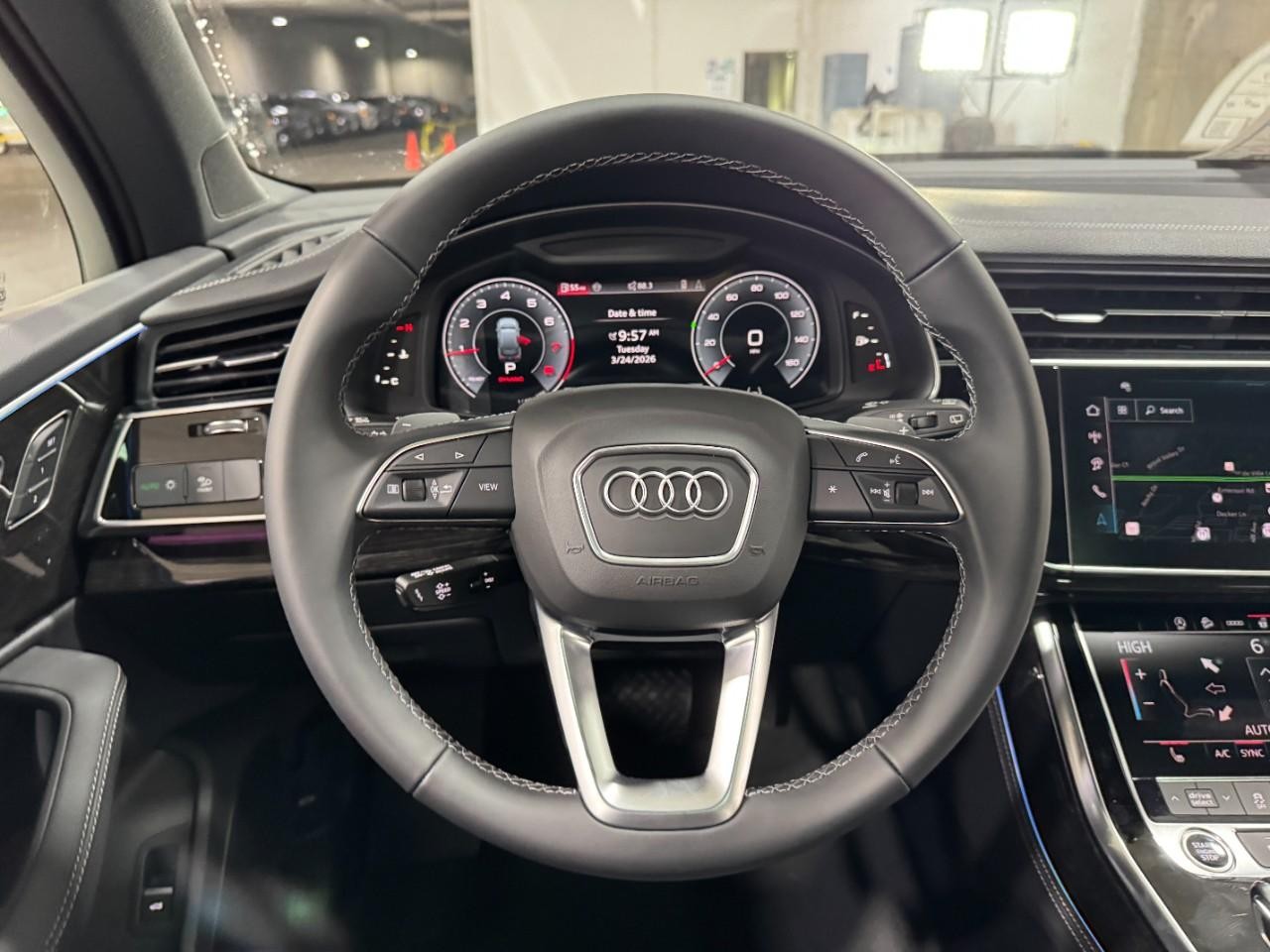 Audi Q7 Vehicle Full-screen Gallery Image 14