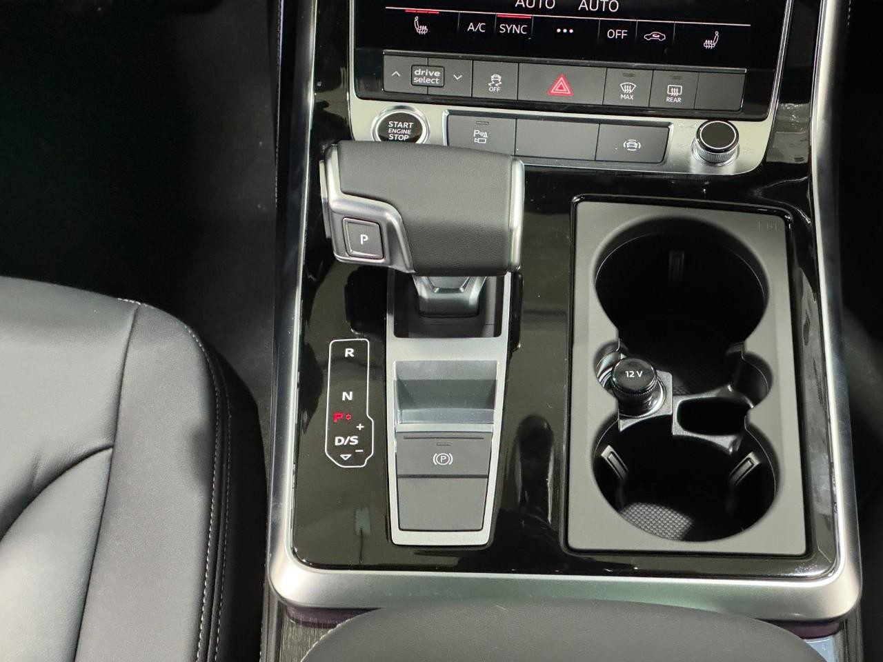 Audi Q7 Vehicle Full-screen Gallery Image 17