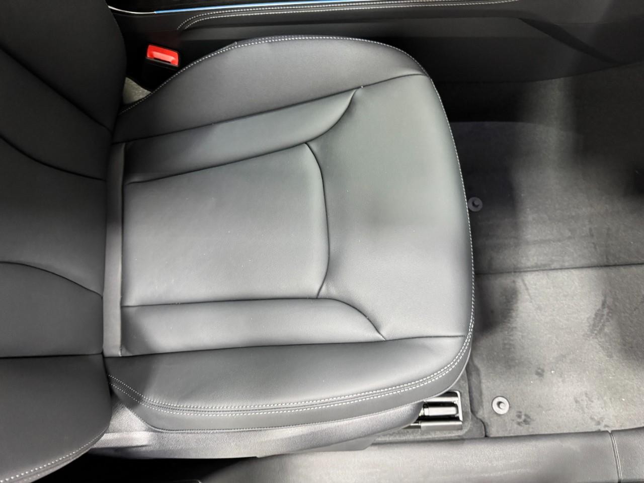 Audi Q7 Vehicle Full-screen Gallery Image 20
