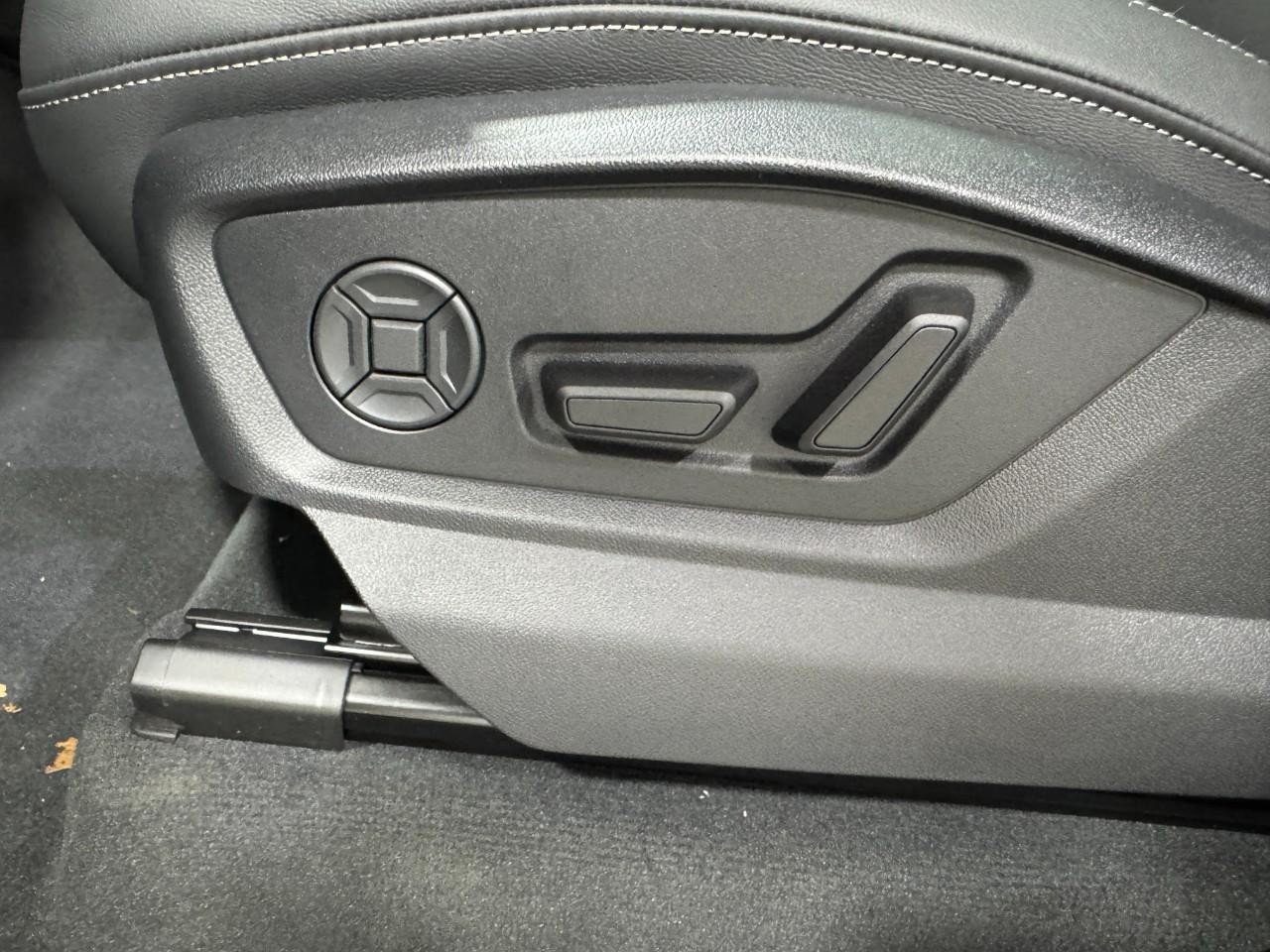 Audi Q7 Vehicle Full-screen Gallery Image 30
