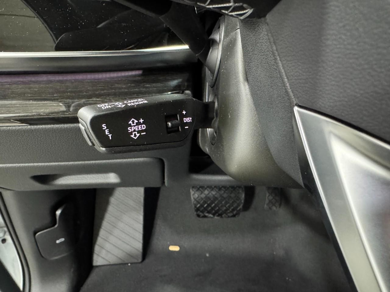 Audi Q7 Vehicle Full-screen Gallery Image 32