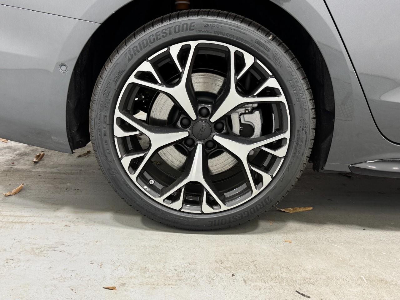 Audi A6 Sedan Vehicle Full-screen Gallery Image 5