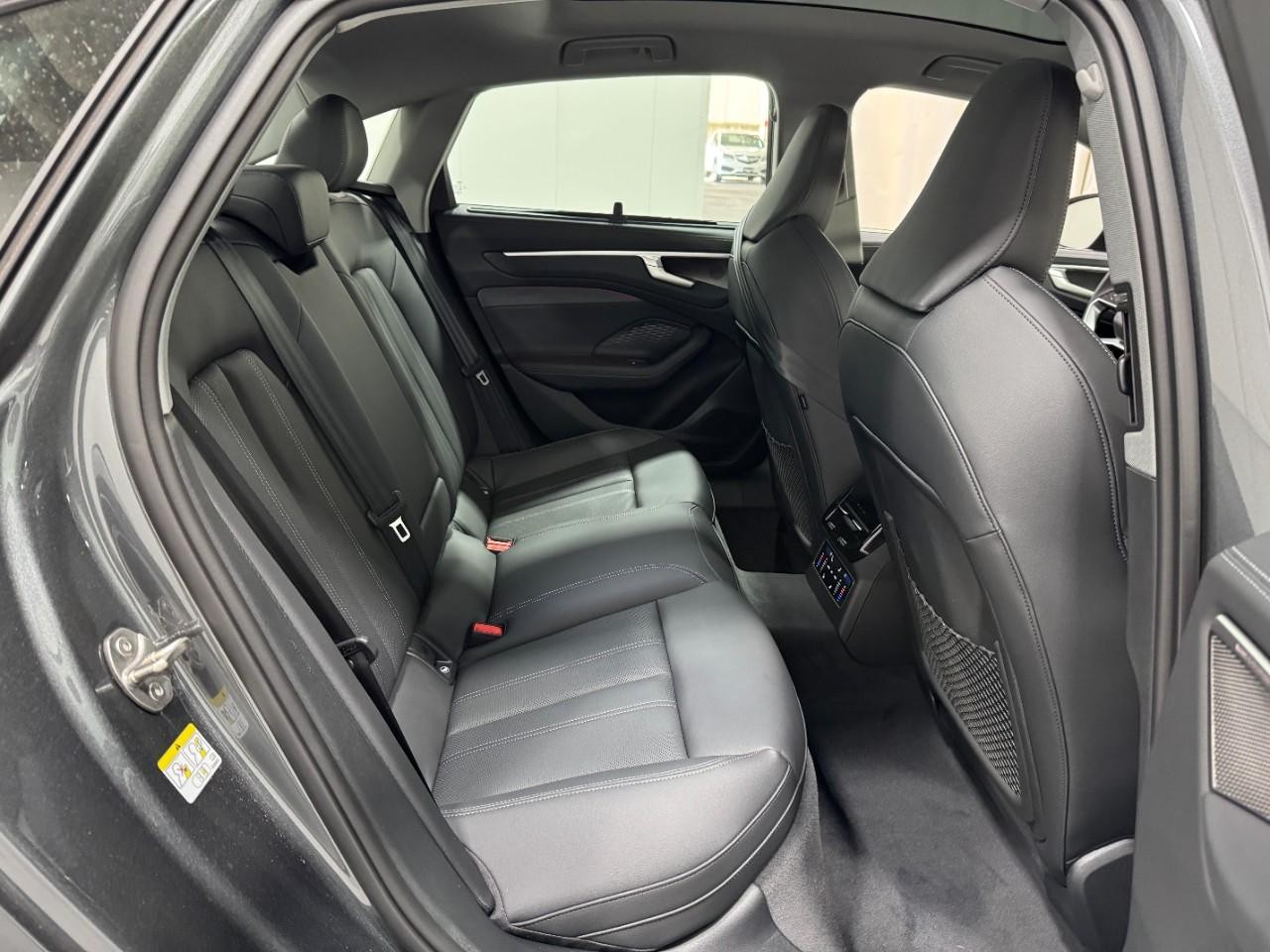 Audi A6 Sedan Vehicle Full-screen Gallery Image 10