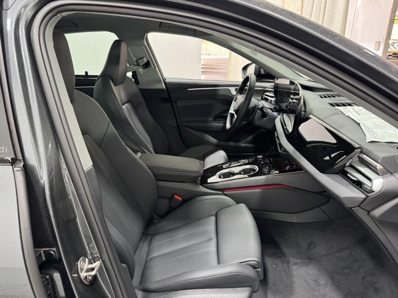 Audi A6 Sedan Vehicle Full-screen Gallery Image 18