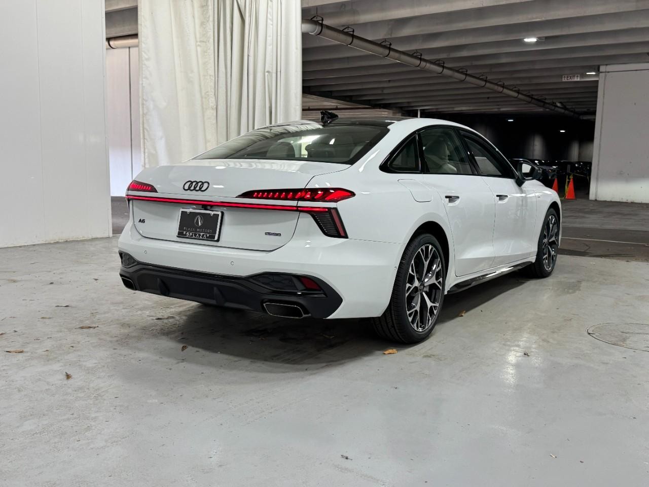 Audi A6 Sedan Vehicle Full-screen Gallery Image 4