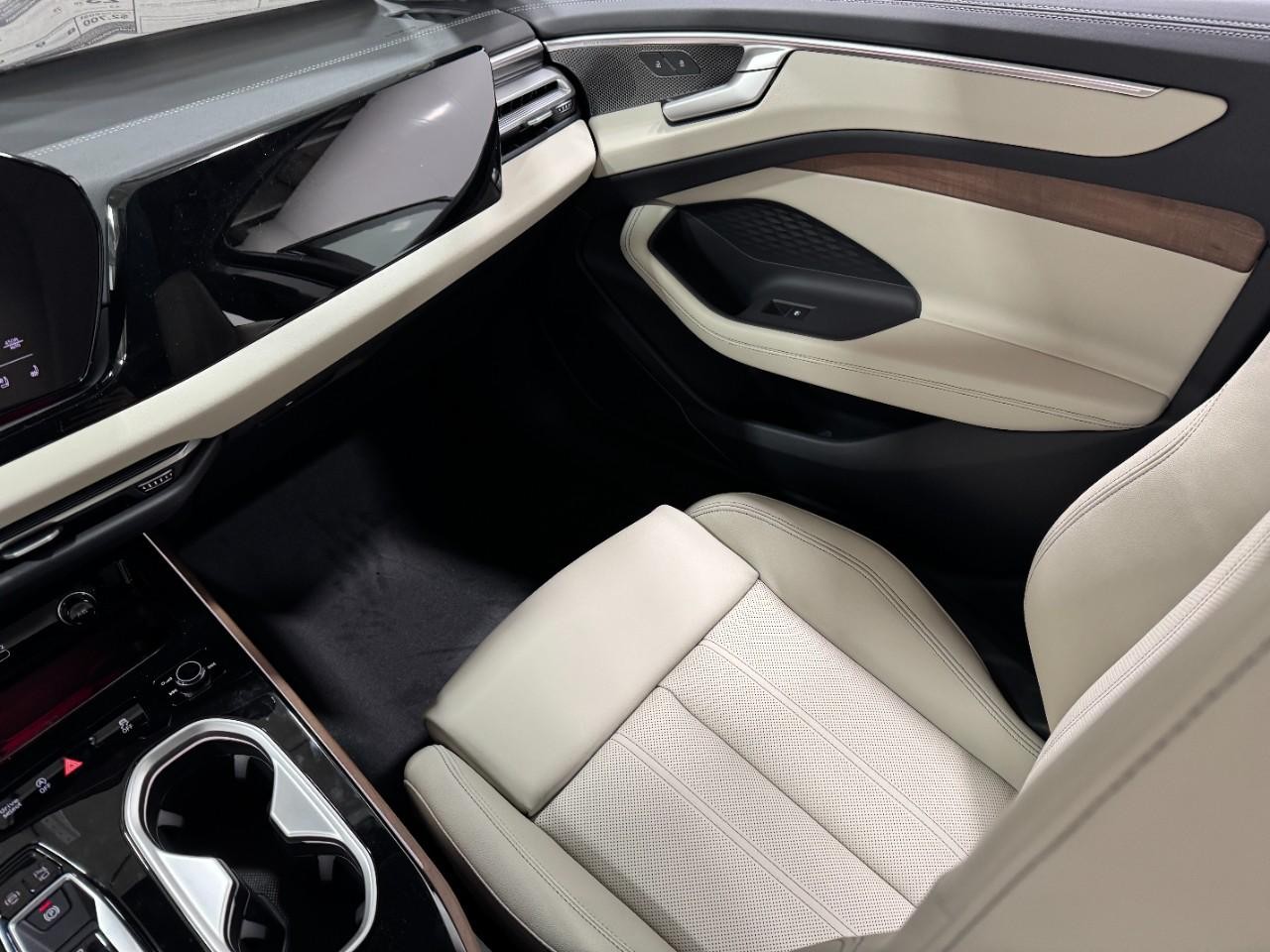 Audi A6 Sedan Vehicle Full-screen Gallery Image 17