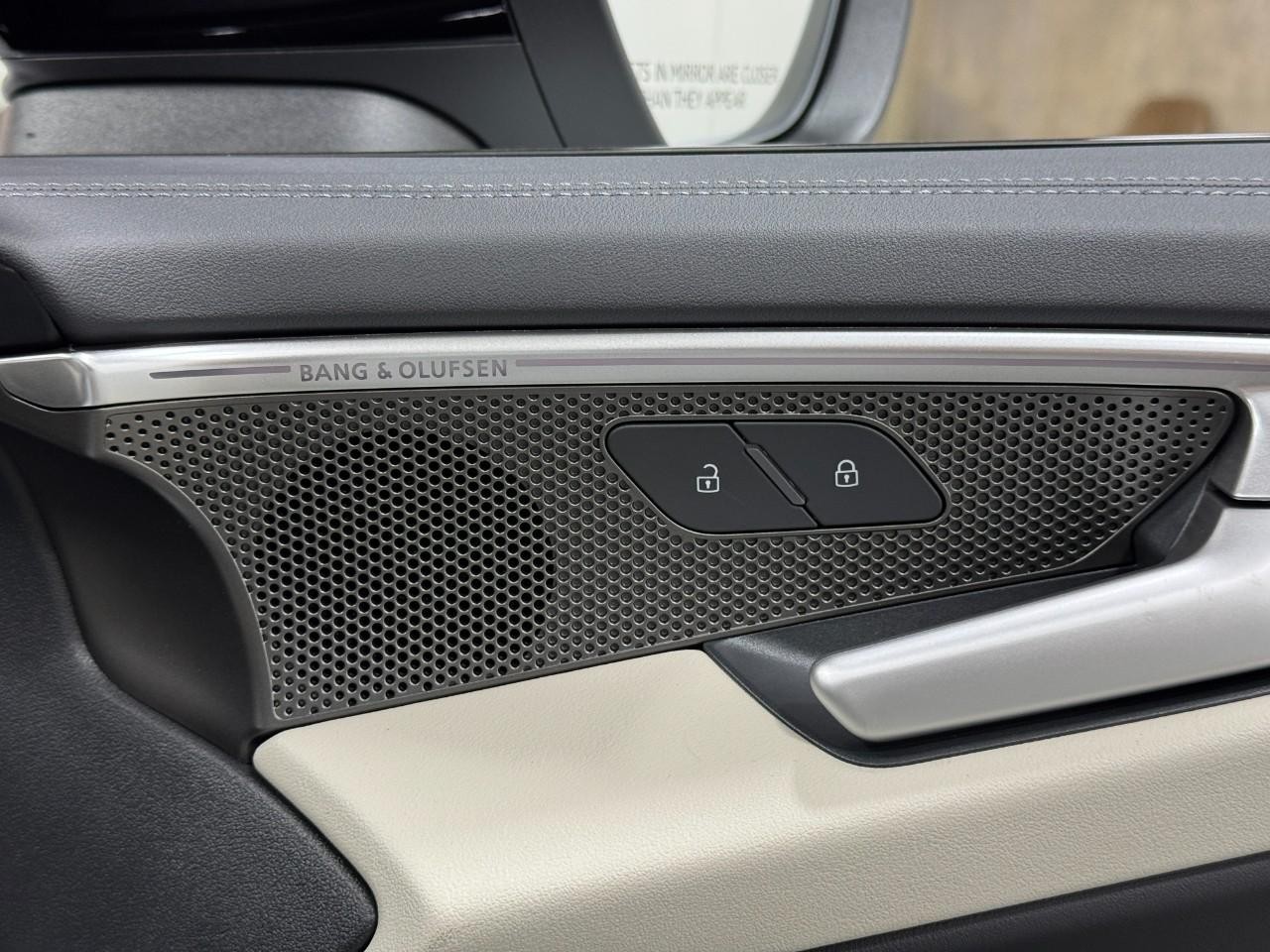 Audi A6 Sedan Vehicle Full-screen Gallery Image 21