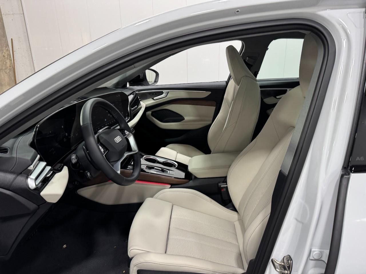 Audi A6 Sedan Vehicle Full-screen Gallery Image 26