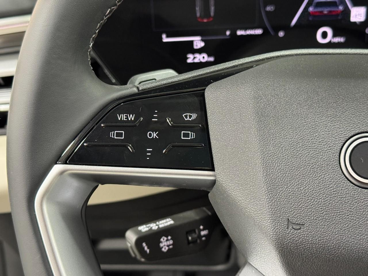 Audi A6 Sedan Vehicle Full-screen Gallery Image 30