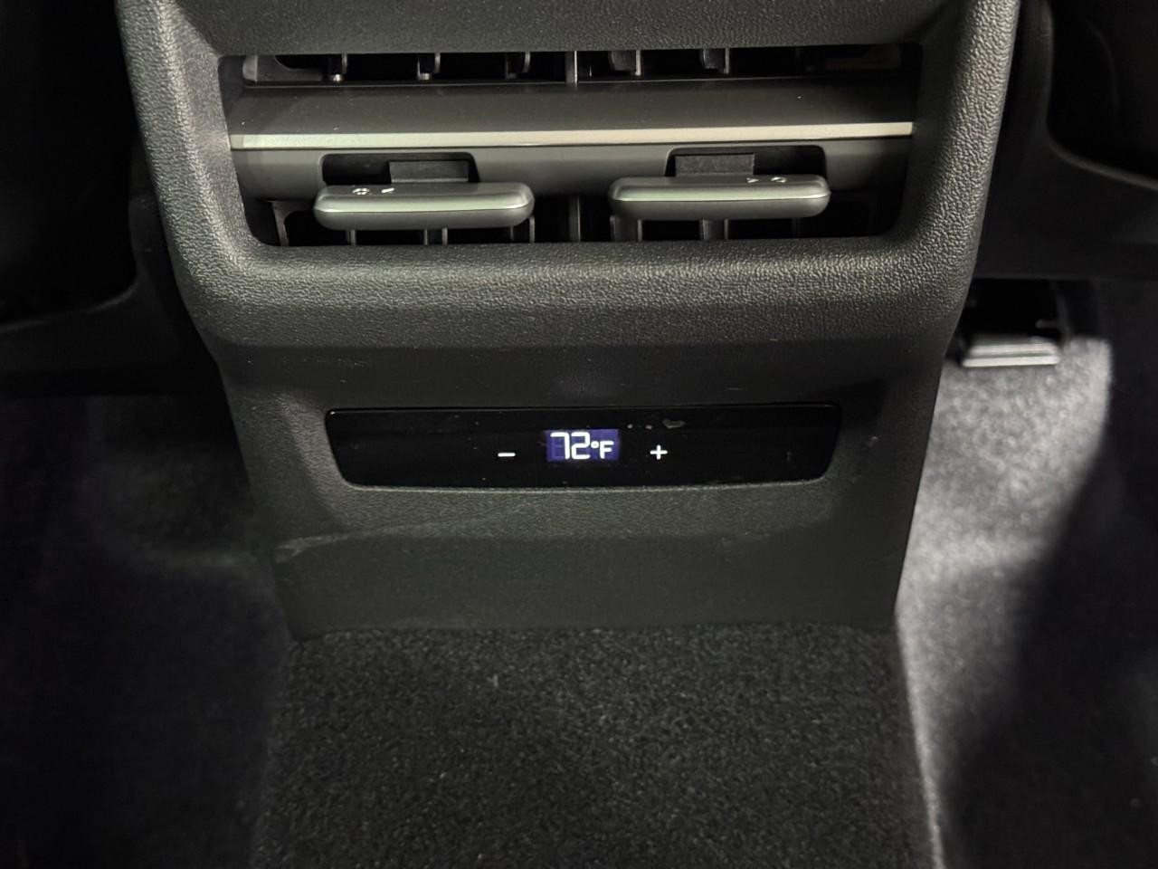 Audi Q3 Vehicle Full-screen Gallery Image 11